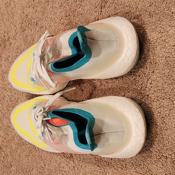 adidas Ultra Boost 22White Tint Turbo Mint Rush (Women's) - Picture 5 of 6